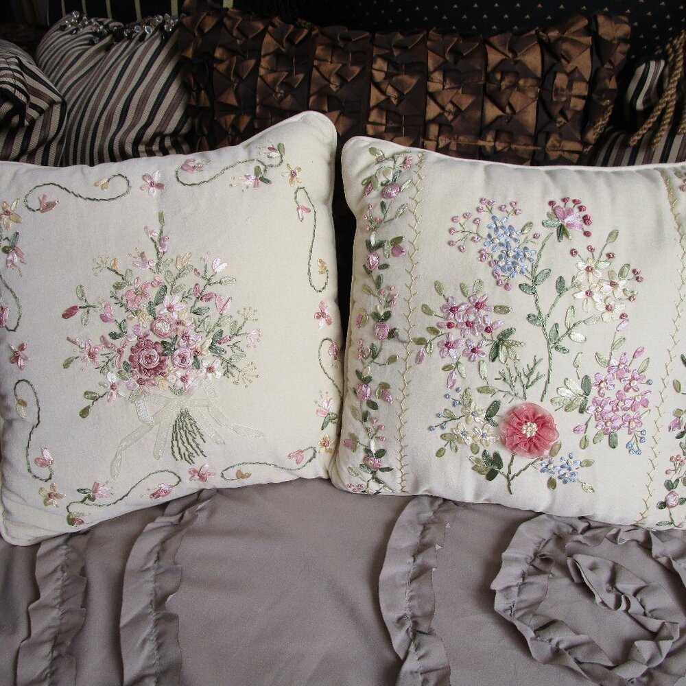 set of decorative accent pillows